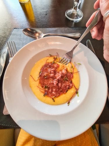 Polenta com Ragu de Linguiça